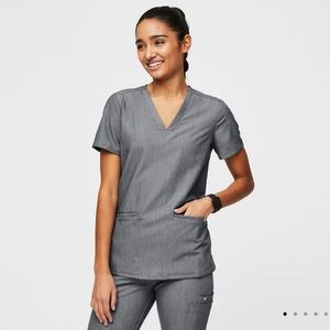 FIGS Casma scrubs top size XXL in the color Graphite